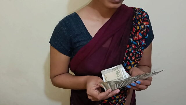 देशी गांव की नौकरानी को चोदा कुत्ता बना कर नौकरानी रोने लगी