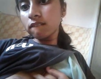 Horny Indian Teen girl Showing Real Viral Video