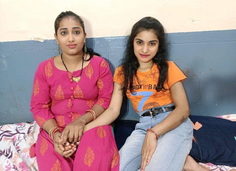 Maa Ke Samne Souteela Baap Ne Beti Ko Chod Diya