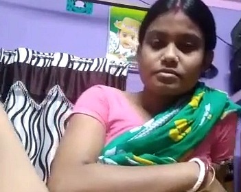 Desi Village Video In Saree Exposing Thick Pussy